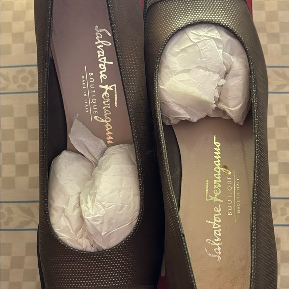 Gorgeous, brand new never worn forest green elegant shoes. - Picture 3 of 6